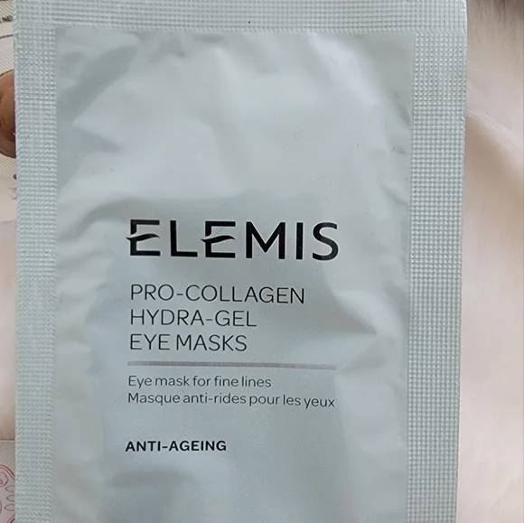 NWT travel cosmetic bag with lots of samples and travel size items - Picture 9 of 16